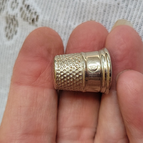 Lot of 5 Metal Vintage Thimbles - Picture 3 of 6